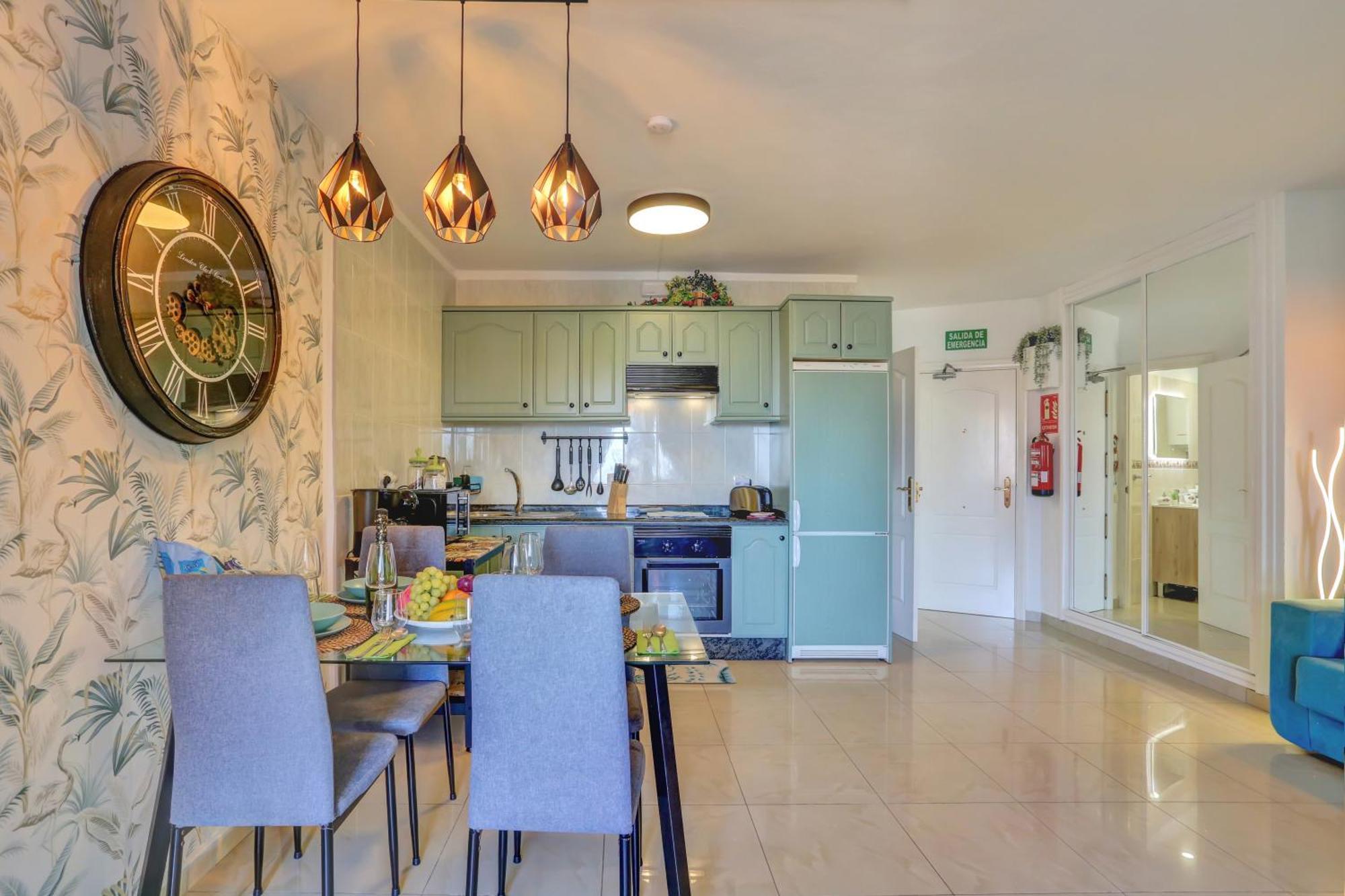 Luxory Dreamy Sunset, Seafront, Direct Access To The Promenade,Wifi,Pool,Free Parking Appartement Los Cristianos  Buitenkant foto