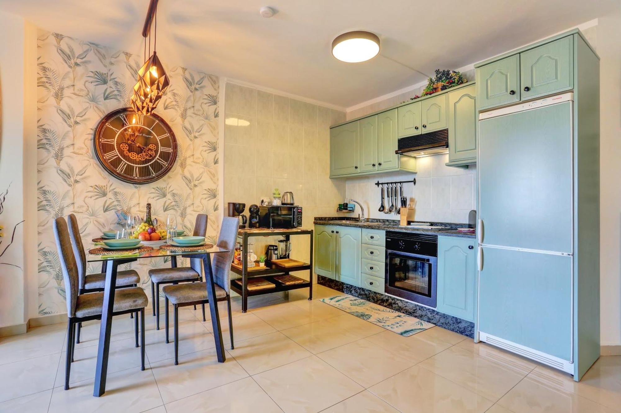 Luxory Dreamy Sunset, Seafront, Direct Access To The Promenade,Wifi,Pool,Free Parking Appartement Los Cristianos  Buitenkant foto